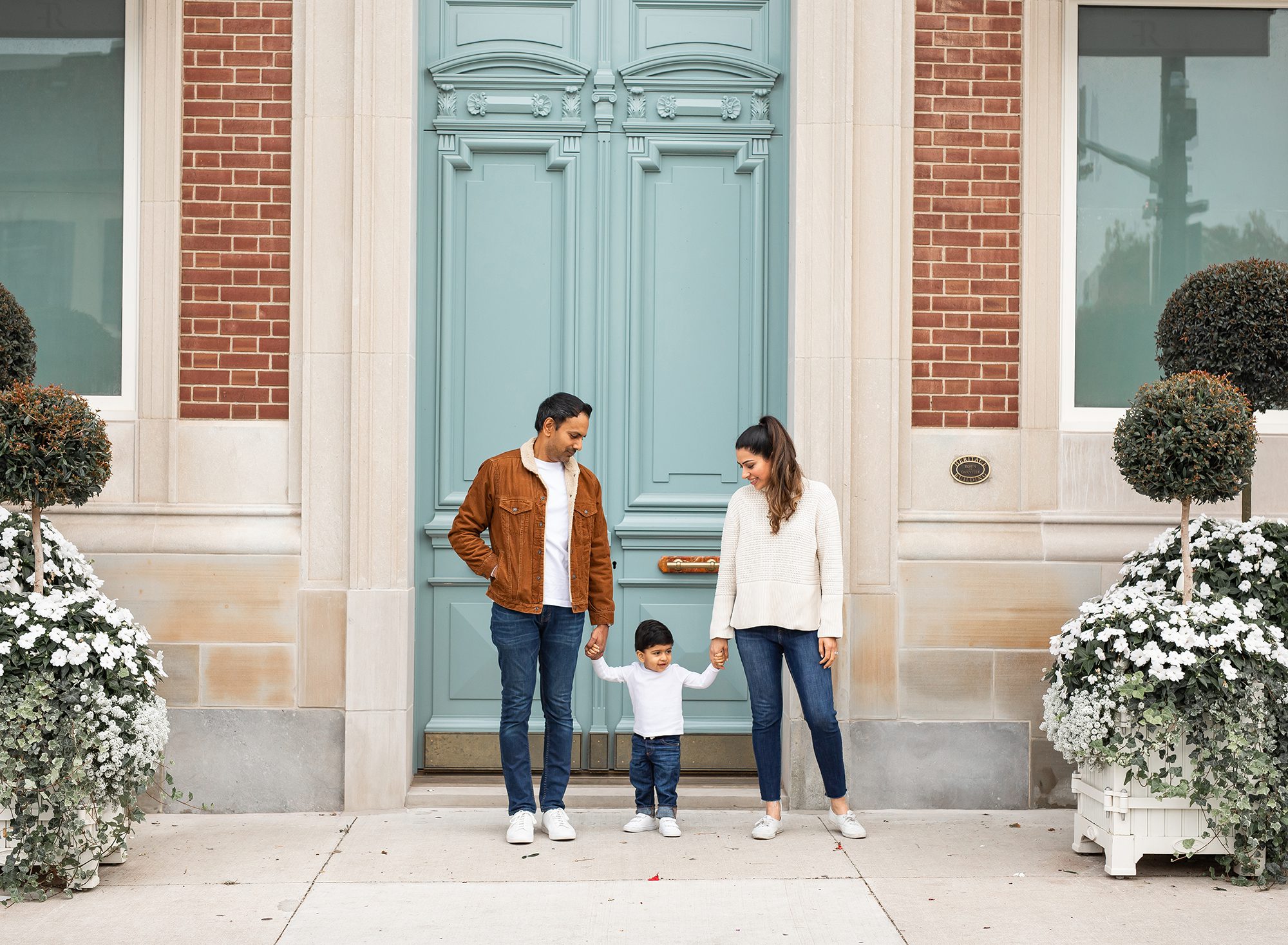 urban downtown oakville family outdoor photo session