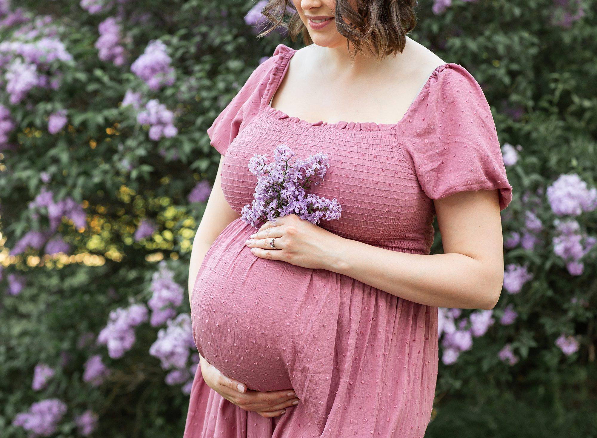 outdoor maternity lilac spring session by oakville family photographer hope and salt